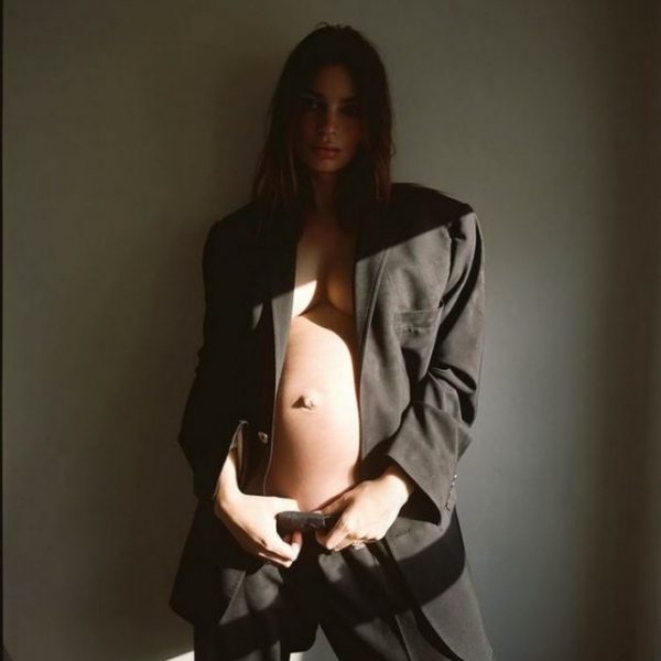 emily ratajkowski nue enceinte